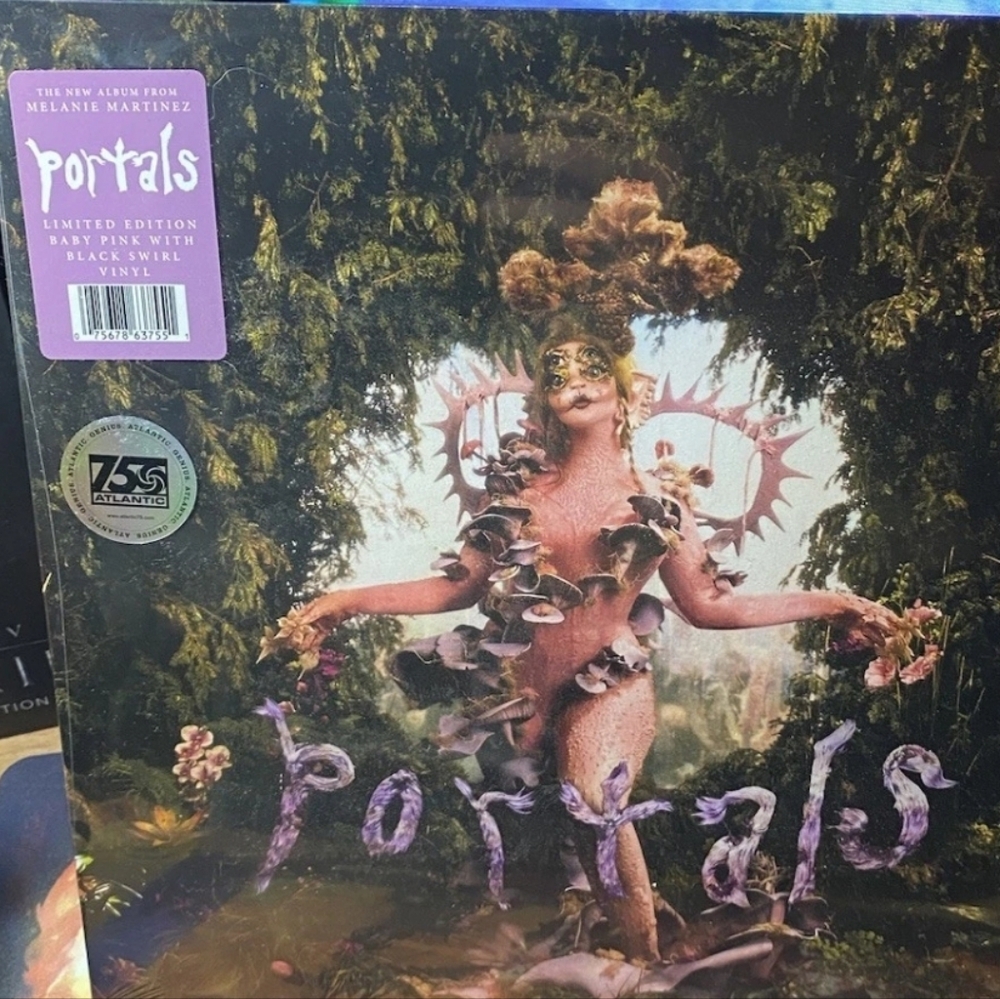 ♡ SOLD ♡ melanie martinez portals baby pink with black swirls limited vinyl ♡